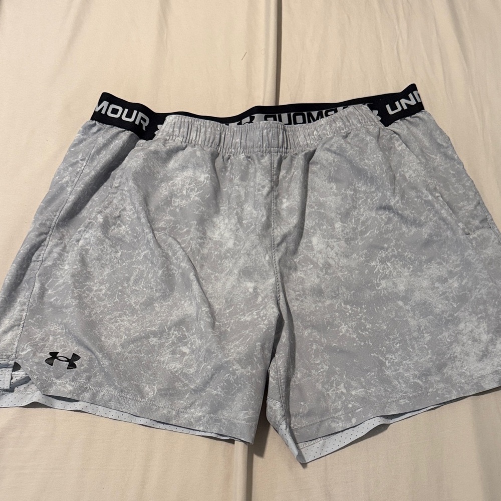 Under armour lightweight workout shorts. 6” inseam XXL